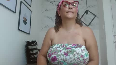 Snapshot of evamills1 chatting on 10-25-25, 04:13 Eva Mills online show from 10-25-25, 04:13