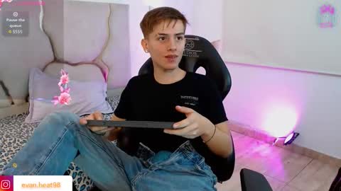 Snapshot of evan_tay chatting on 03-08-26, 03:10 evan_tay online show from 03-08-26, 03:10