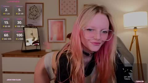 Snapshot of evangel1ne chatting on 12-12-24, 12:55 evangel1ne online show from 12-12-24, 12:55