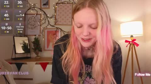 Snapshot of evangel1ne chatting on 01-05-25, 08:32 evangel1ne online show from 01-05-25, 08:32