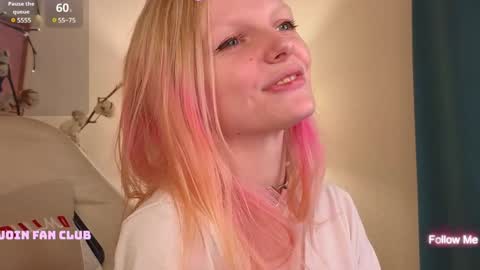 Snapshot of evangel1ne chatting on 01-05-25, 11:37 evangel1ne online show from 01-05-25, 11:37