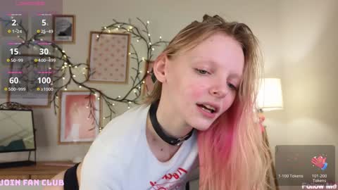 Snapshot of evangel1ne chatting on 01-16-25, 12:20 evangel1ne online show from 01-16-25, 12:20