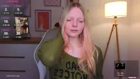 Snapshot of evangel1ne chatting on 02-28-25, 12:20 evangel1ne online show from 02-28-25, 12:20