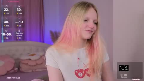 Snapshot of evangel1ne chatting on 03-09-25, 05:33 evangel1ne online show from 03-09-25, 05:33