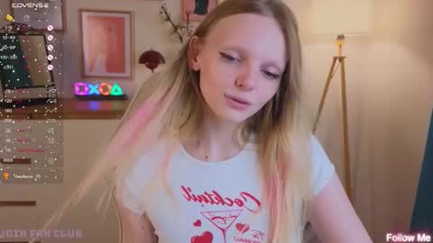 Snapshot of evangel1ne chatting on 09-10-25, 09:37 evangel1ne online show from 09-10-25, 09:37