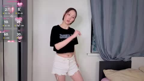 Snapshot of evangelinakovacevic chatting on 06-05-26, 04:13 Hello im Lia online show from 06-05-26, 04:13