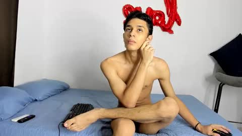 Snapshot of evans_collins24 chatting on 10-14-25, 01:50 Evans collins24 online show from 10-14-25, 01:50