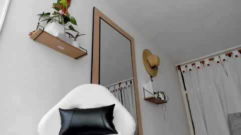 Snapshot of evans_king chatting on 10-01-25, 02:12 Evan online show from 10-01-25, 02:12