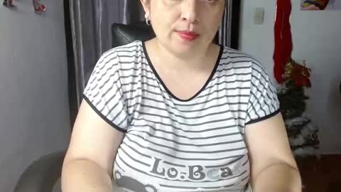 Snapshot of evansvictoria chatting on 12-19-25, 11:45 Victoria online show from 12-19-25, 11:45