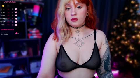 Snapshot of evaredmooon chatting on 12-25-24, 11:33 Moon online show from 12-25-24, 11:33