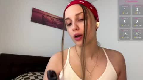 Snapshot of evarenard_ chatting on 04-28-26, 05:18 evarenard_ online show from 04-28-26, 05:18
