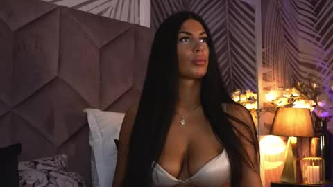 Snapshot of evarhea chatting on 04-29-26, 02:48 EvaRhea online show from 04-29-26, 02:48