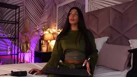 Snapshot of evarhea chatting on 05-04-26, 02:51 EvaRhea online show from 05-04-26, 02:51