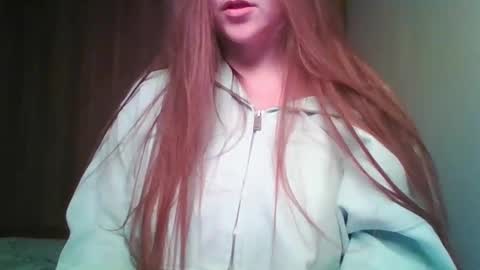 evasapples2026 online show from 04-21-26, 07:50