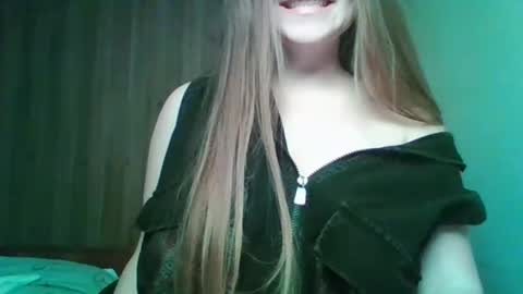 evasapples2026 online show from 04-22-26, 07:59