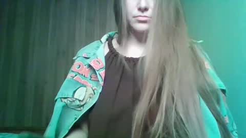 evasapples2026 online show from 04-24-26, 08:00