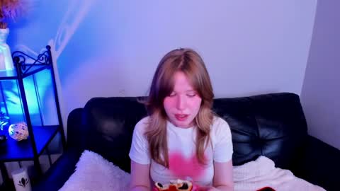 Snapshot of evastevs chatting on 12-15-24, 01:13 Eva online show from 12-15-24, 01:13