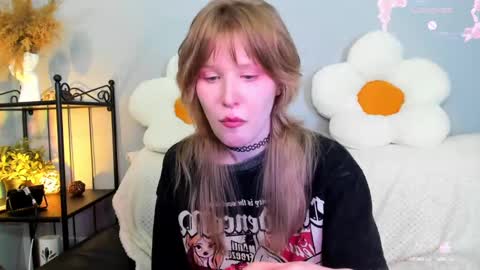 Snapshot of evastevs chatting on 02-16-25, 08:22 Eva online show from 02-16-25, 08:22