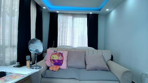 Snapshot of evasweet__ chatting on 05-21-26, 12:01 EVA LUNA online show from 05-21-26, 12:01