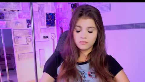 Snapshot of evathopson chatting on 09-19-25, 06:15 Eva  next stream -  - 1600 UTC2000  online show from 09-19-25, 06:15