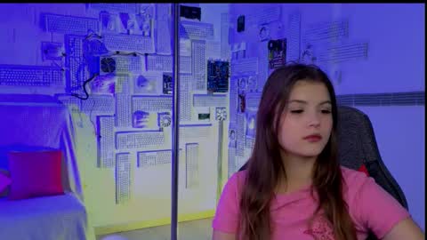 Snapshot of evathopson chatting on 10-02-25, 10:33 Eva  next stream -  - 1600 UTC2000  online show from 10-02-25, 10:33