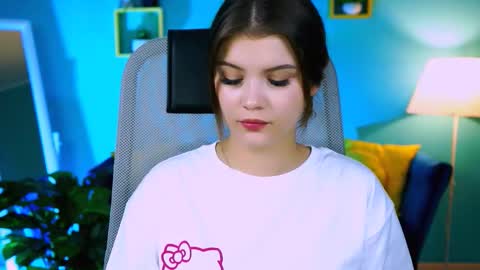 Snapshot of evathopson chatting on 10-14-25, 12:06 Eva  next stream -  - 1600 UTC2000  online show from 10-14-25, 12:06