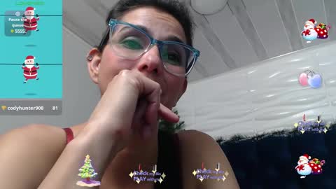 Snapshot of evawilliams_ chatting on 12-19-24, 01:07 Eva online show from 12-19-24, 01:07