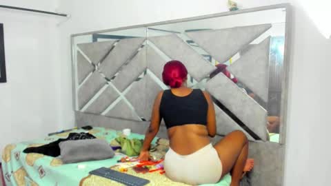 Eva And Emmanuel online show from 11-08-25, 01:11