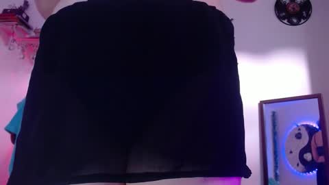 Eve Blue  friends. IG eve blue77 TW EveBlue 1 OF eveblue7 online show from 09-14-25, 10:31