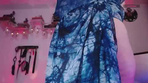 Eve Blue  friends. IG eve blue77 TW EveBlue 1 OF eveblue7 online show from 02-10-26, 01:32