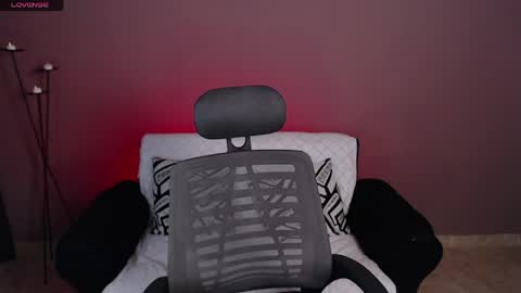 Evee online show from 04-22-26, 03:35