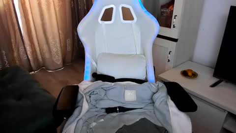 eveeevian online show from 02-19-25, 02:44