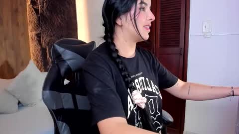 E V E L I N online show from 09-12-25, 02:22