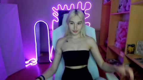 Evelina online show from 05-03-26, 01:55