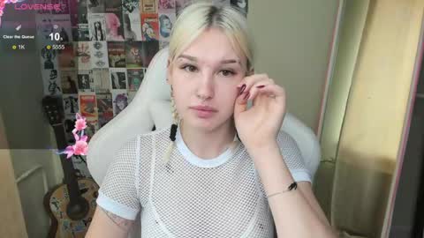 Evelina online show from 05-19-26, 01:44