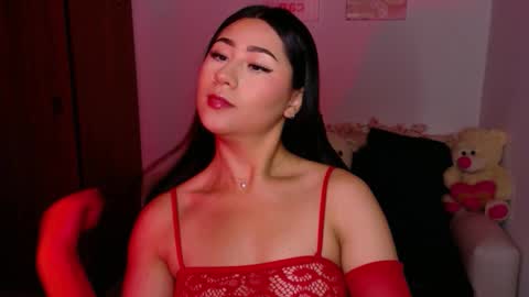 Evelyn online show from 12-04-25, 04:38