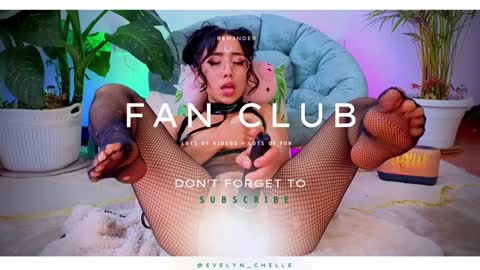 Snapshot of evelyn_chelle chatting on 01-07-25, 04:59 Im Eve or Chelle Next Stream 191224 online show from 01-07-25, 04:59