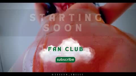 Snapshot of evelyn_chelle chatting on 10-01-25, 10:49 Im Eve or Chelle Next Stream 191224 online show from 10-01-25, 10:49