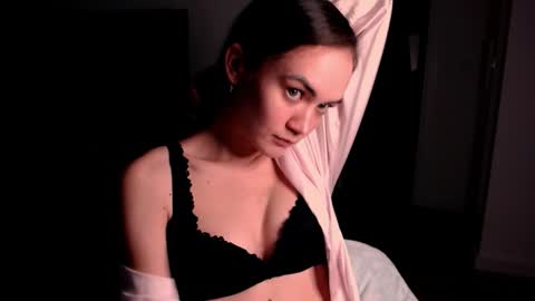 Snapshot of evelyn_gg chatting on 11-23-25, 08:41 Evelyn online show from 11-23-25, 08:41