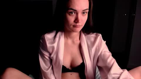 Snapshot of evelyn_gg chatting on 11-24-25, 04:40 Evelyn online show from 11-24-25, 04:40