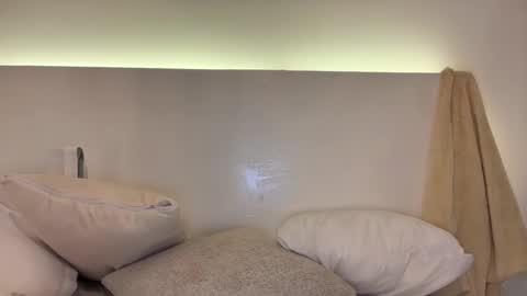 E V E L Y N  online show from 02-22-26, 09:30