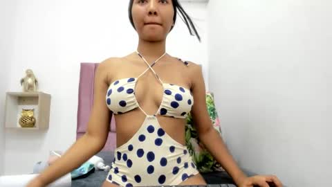 Snapshot of evelyn_morgan1 chatting on 10-25-25, 12:51 evelyn_morgan1 online show from 10-25-25, 12:51