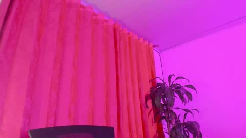 Evelyn Sandoval online show from 03-31-26, 02:02