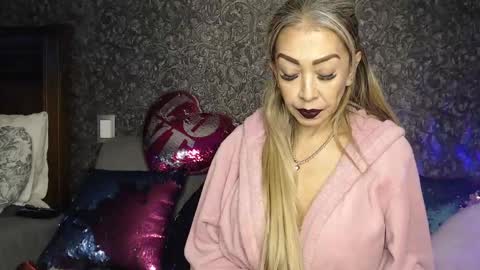 Snapshot of evelynagrey chatting on 01-07-25, 10:22 EvelynaGrey online show from 01-07-25, 10:22