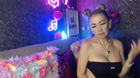 Snapshot of evelynagrey chatting on 01-18-25, 09:24 EvelynaGrey online show from 01-18-25, 09:24