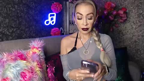 Snapshot of evelynagrey chatting on 01-20-25, 02:43 EvelynaGrey online show from 01-20-25, 02:43