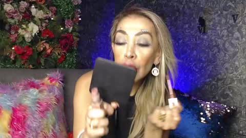 Snapshot of evelynagrey chatting on 01-28-25, 06:49 EvelynaGrey online show from 01-28-25, 06:49