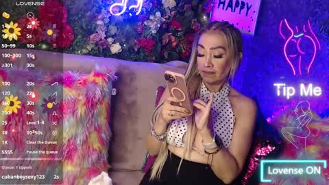 Snapshot of evelynagrey chatting on 02-03-25, 06:02 EvelynaGrey online show from 02-03-25, 06:02