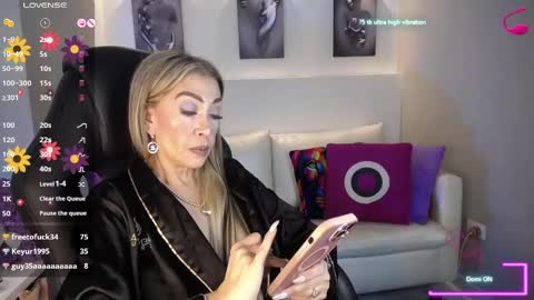 Snapshot of evelynagrey chatting on 02-28-25, 06:43 EvelynaGrey online show from 02-28-25, 06:43