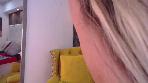 Snapshot of evelynagrey chatting on 03-03-25, 09:11 EvelynaGrey online show from 03-03-25, 09:11